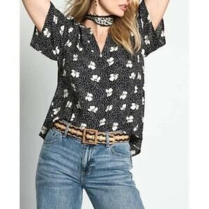 New Cabi $89 Printed Essential Top #6506 Size L Black White Floral Short Sleeve
